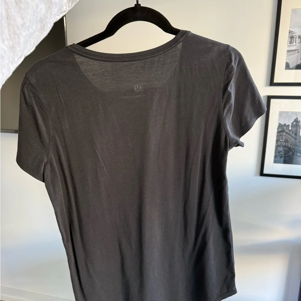 Lululemon basic tee - Picture 3 of 3